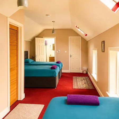 2 Main St Apartment *